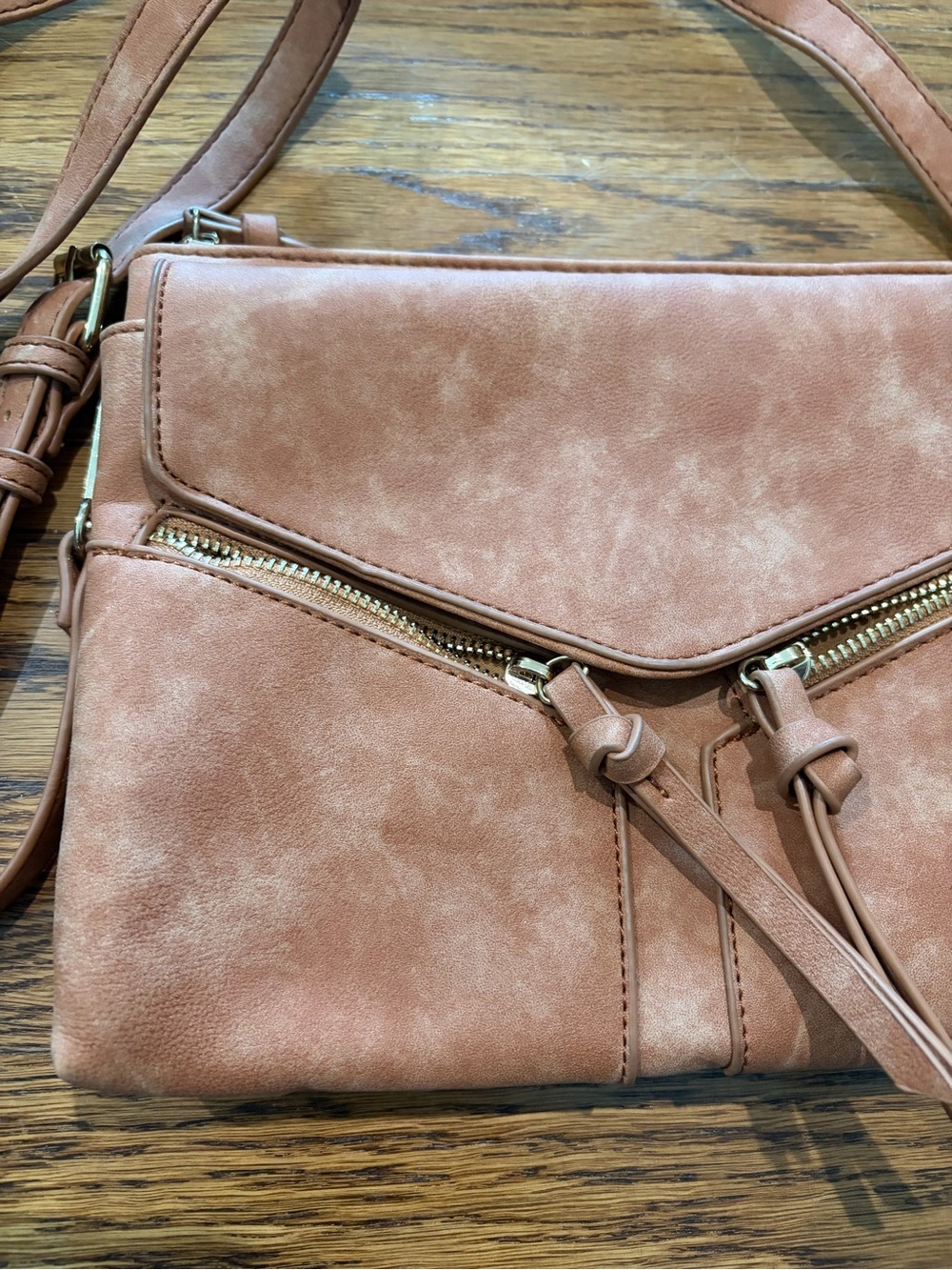 Free People Laurie Vegan Cognac Crossbody Bag Zip/Slit Pockets Adjustable Strap - Picture 3 of 10